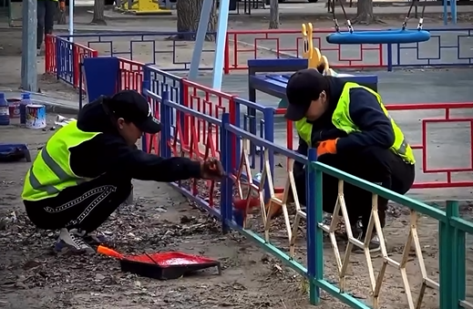 На кого жаловаться жителям Павлодара при проблемах с дефектными игровыми площадками?