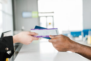 Иностранцам будут впускать в Россию по QR-коду