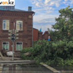 Удар стихии: 17 пострадавших, один погибший, около 70 поврежденных зданий (фото)