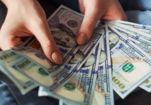 В Казахстане введены новые правила контроля валютных операций свыше $50 тыс.