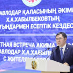 Дворы, автобусы и улица Лермонтова: аким Павлодара ответил на вопросы жителей