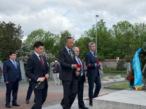 МИД: Казахстанские дипломаты почтили память воинов Второй мировой